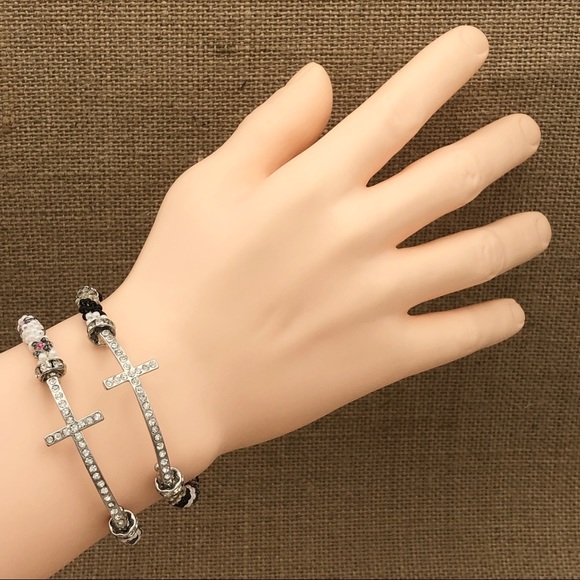 🌼 Multicolor Seed Bead Sideways Christian Cross Stretch Bracelet - Picture 3 of 3